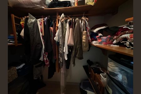Casa à venda com 250m², 3 quartos e 2 vagas Casa à venda com 250m², 3 quartos e 2 vagasCloset