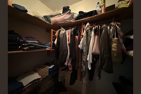 Casa à venda com 250m², 3 quartos e 2 vagas Casa à venda com 250m², 3 quartos e 2 vagasCloset