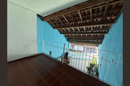 Casa à venda com 250m², 3 quartos e 2 vagas Casa à venda com 250m², 3 quartos e 2 vagasVaranda