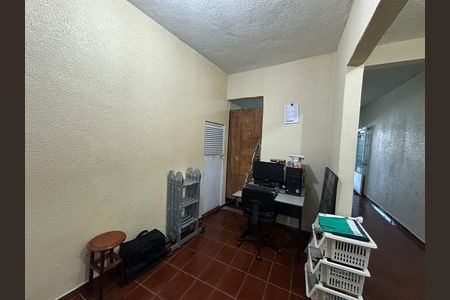 Casa à venda com 250m², 3 quartos e 2 vagas Casa à venda com 250m², 3 quartos e 2 vagasEscritório