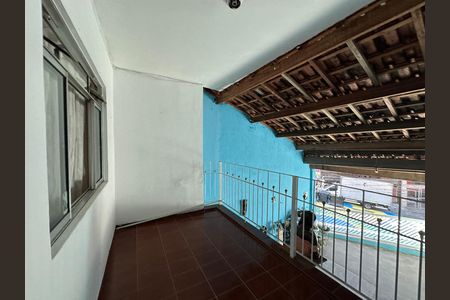 Casa à venda com 250m², 3 quartos e 2 vagas Casa à venda com 250m², 3 quartos e 2 vagasVaranda