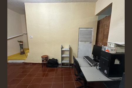 Casa à venda com 250m², 3 quartos e 2 vagas Casa à venda com 250m², 3 quartos e 2 vagasEscritório