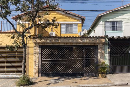 Casa à venda com 130m², 2 quartos e 2 vagas Casa à venda com 130m², 2 quartos e 2 vagasFachada