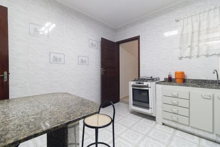Casa à venda com 130m², 2 quartos e 2 vagas Casa à venda com 130m², 2 quartos e 2 vagasCozinha