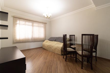 Casa à venda com 130m², 2 quartos e 2 vagas Casa à venda com 130m², 2 quartos e 2 vagasSala