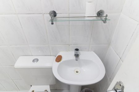 Casa à venda com 130m², 2 quartos e 2 vagas Casa à venda com 130m², 2 quartos e 2 vagasBanheiro de Serviço