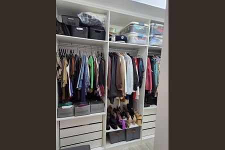 Apartamento para alugar com 135m², 3 quartos e 2 vagas Apartamento para alugar com 135m², 3 quartos e 2 vagasCloset