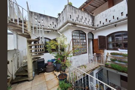 Casa à venda com 6 quartos, 230m² em Jardim Sabara, São Paulo
