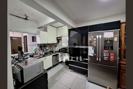 Casa à venda com 6 quartos, 230m² em Jardim Sabara, São Paulo