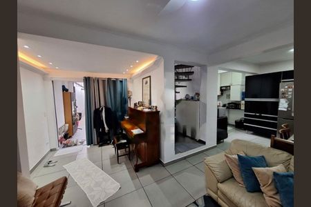 Casa à venda com 6 quartos, 230m² em Jardim Sabara, São Paulo