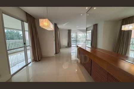 Apartamento à venda com 246m², 4 quartos e 3 vagas