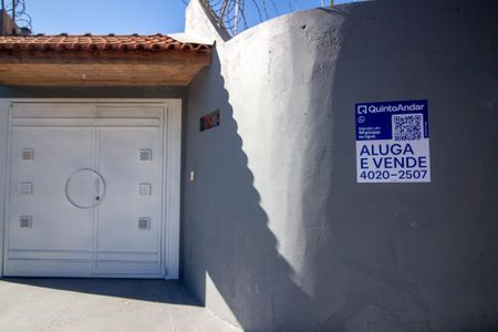 Casa para alugar com 196m², 3 quartos e 3 vagas Casa para alugar com 196m², 3 quartos e 3 vagasFachada
