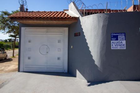 Casa para alugar com 196m², 3 quartos e 3 vagas Casa para alugar com 196m², 3 quartos e 3 vagasFachada