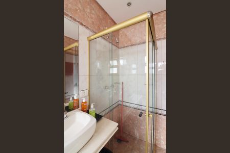 Casa à venda com 210m², 3 quartos e 4 vagasQuarto 1 - Suíte Banheiro 