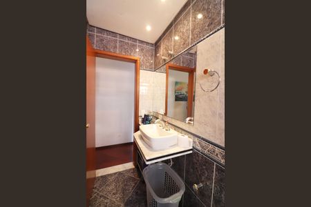 Casa à venda com 210m², 3 quartos e 4 vagasBanheiro Social