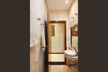 Casa à venda com 210m², 3 quartos e 4 vagasBanheiro Social 2