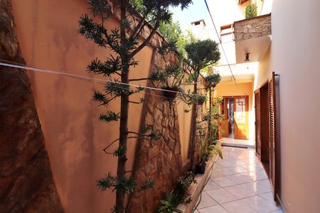 Casa à venda com 210m², 3 quartos e 4 vagasCorredor