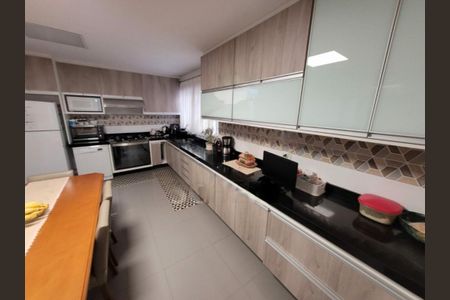Casa à venda com 3 quartos, 240m² em Cidade Ademar, São Paulo