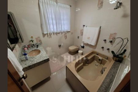 Casa à venda com 240m², 3 quartos e 8 vagas