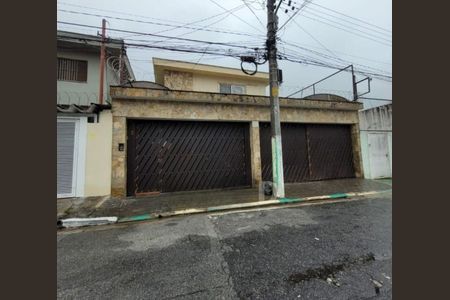 Casa à venda com 240m², 3 quartos e 8 vagas