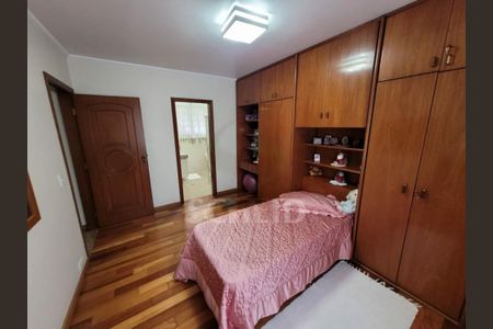 Casa à venda com 240m², 3 quartos e 8 vagas