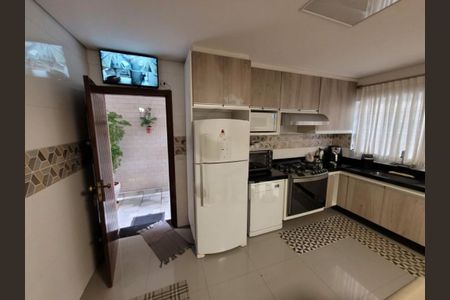 Casa à venda com 240m², 3 quartos e 8 vagas