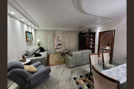 Casa à venda com 240m², 3 quartos e 8 vagas
