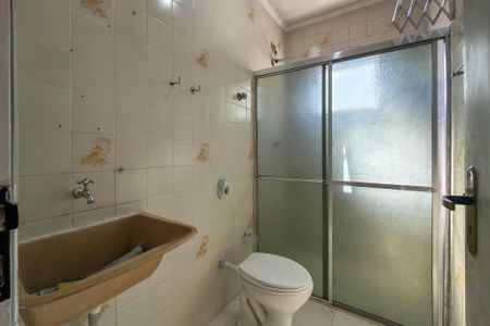 Banheiro  de kitnet/studio para alugar com 0 quarto, 32m² em Nova Mirim, Praia Grande