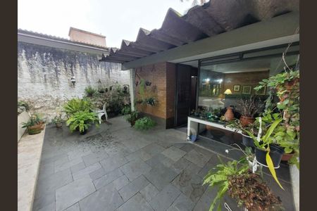 Casa à venda com 3 quartos, 211m² em Jardim Marajoara, São Paulo