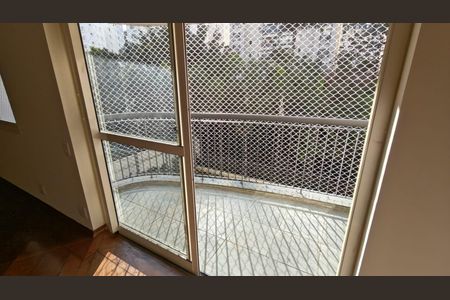 Apartamento para alugar com 110m², 3 quartos e 2 vagas Apartamento para alugar com 110m², 3 quartos e 2 vagasVaranda