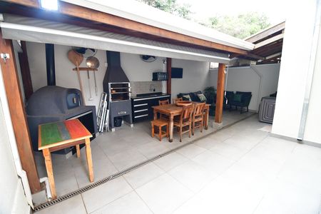 Casa de condomínio à venda com 155m², 3 quartos e 3 vagasVaranda gourmet
