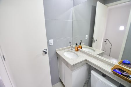 Casa de condomínio à venda com 155m², 3 quartos e 3 vagasBanheiro Social