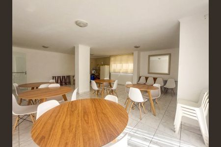 Apartamento à venda com 74m², 2 quartos e 1 vaga Apartamento à venda com 74m², 2 quartos e 1 vagaÁrea comum - Salão de festas