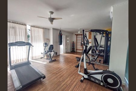 Apartamento à venda com 74m², 2 quartos e 1 vaga Apartamento à venda com 74m², 2 quartos e 1 vagaAcademia