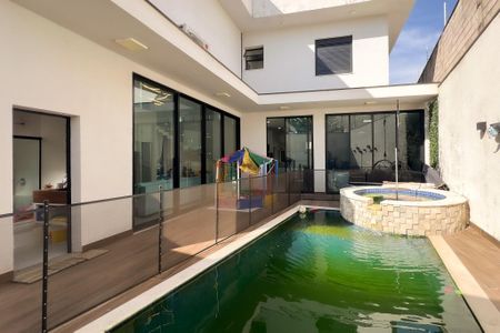 Casa de condomínio para alugar com 330m², 4 quartos e 4 vagas
