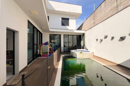 Casa de condomínio para alugar com 330m², 4 quartos e 4 vagas