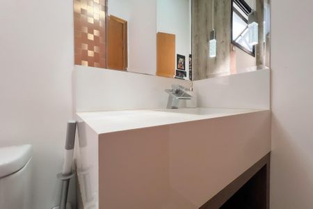 Casa de condomínio para alugar com 330m², 4 quartos e 4 vagas