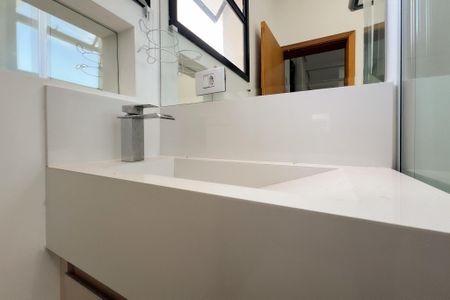 Casa de condomínio para alugar com 330m², 4 quartos e 4 vagas