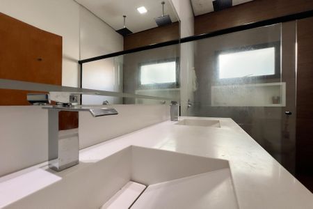 Casa de condomínio para alugar com 330m², 4 quartos e 4 vagas