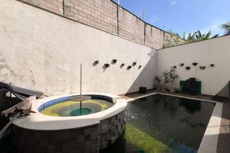 Casa de condomínio para alugar com 330m², 4 quartos e 4 vagas