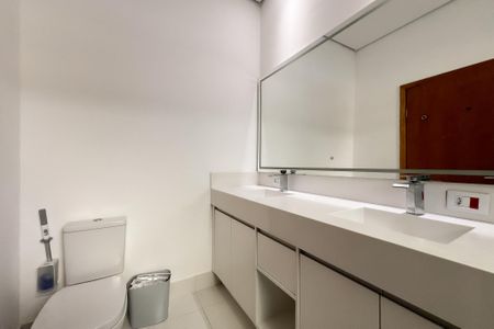 Casa de condomínio para alugar com 330m², 4 quartos e 4 vagas