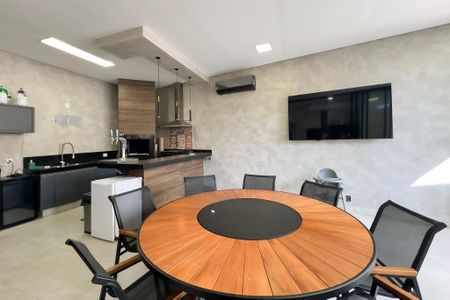 Casa de condomínio para alugar com 330m², 4 quartos e 4 vagas