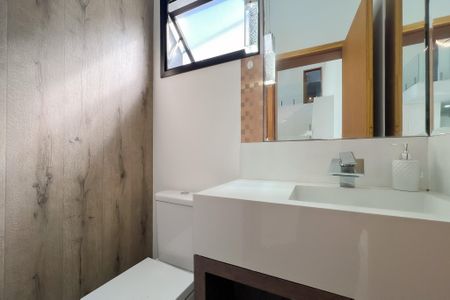 Casa de condomínio para alugar com 330m², 4 quartos e 4 vagas