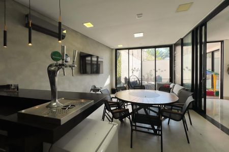 Casa de condomínio para alugar com 330m², 4 quartos e 4 vagas