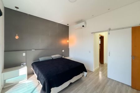 Casa de condomínio para alugar com 330m², 4 quartos e 4 vagas