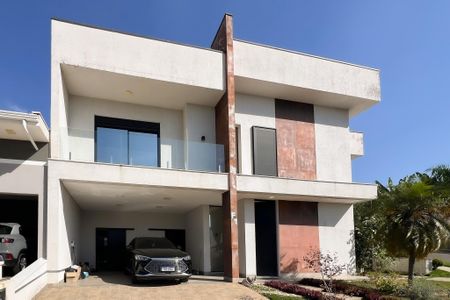 Casa de condomínio para alugar com 330m², 4 quartos e 4 vagas