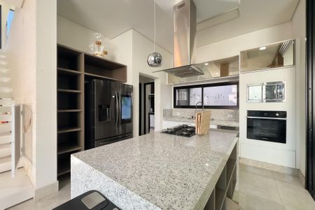 Casa de condomínio para alugar com 330m², 4 quartos e 4 vagas