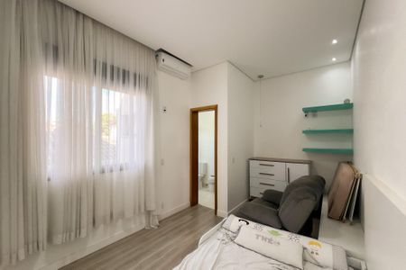 Casa de condomínio para alugar com 330m², 4 quartos e 4 vagas