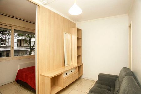 Sala de kitnet/studio para alugar com 1 quarto, 32m² em Centro Histórico, Porto Alegre