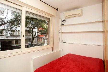 Quarto de kitnet/studio para alugar com 1 quarto, 32m² em Centro Histórico, Porto Alegre
